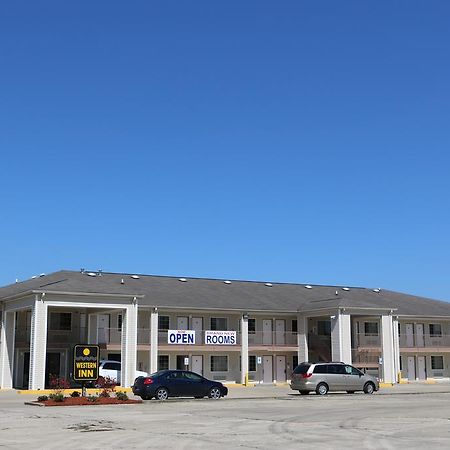 Western Inn Baker Экстерьер фото